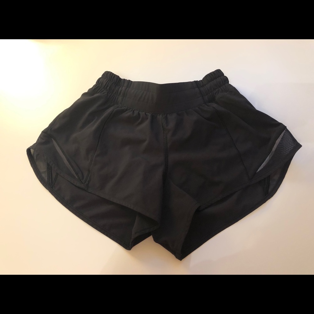 Lululemon Hotty Hot Short II 2.5”